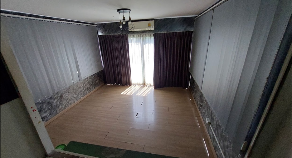 For sale 6 bedrooms retail Space in Si Racha, Chonburi