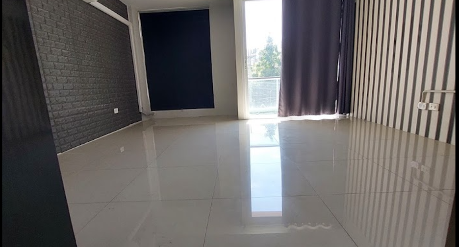 For sale 6 bedrooms retail Space in Si Racha, Chonburi