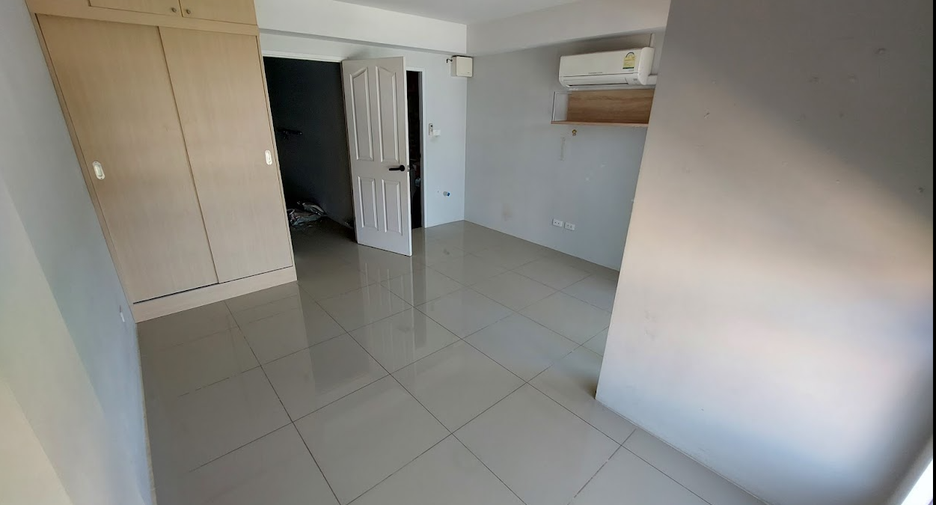 For sale 6 bedrooms retail Space in Si Racha, Chonburi