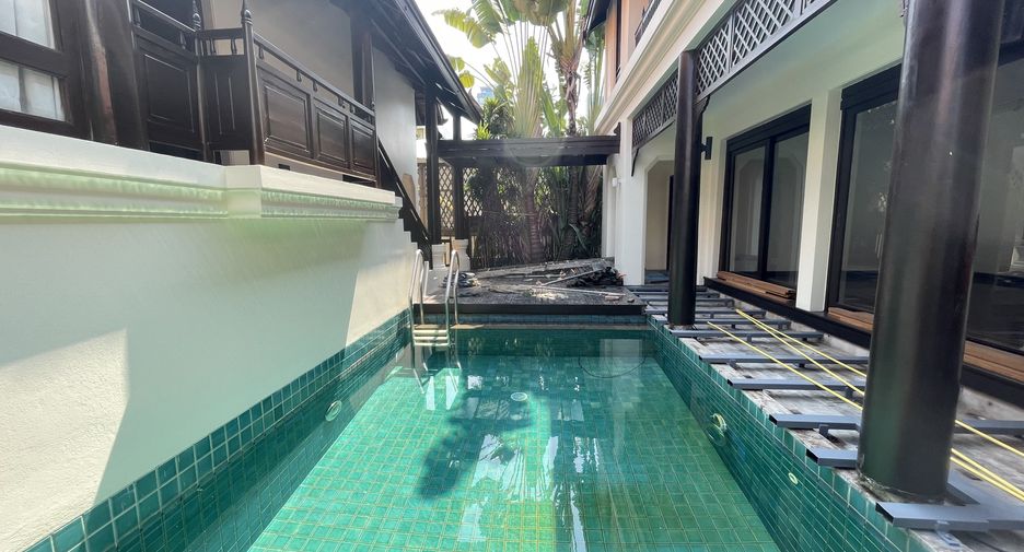 For rent 3 bedrooms house in Khlong Toei, Bangkok