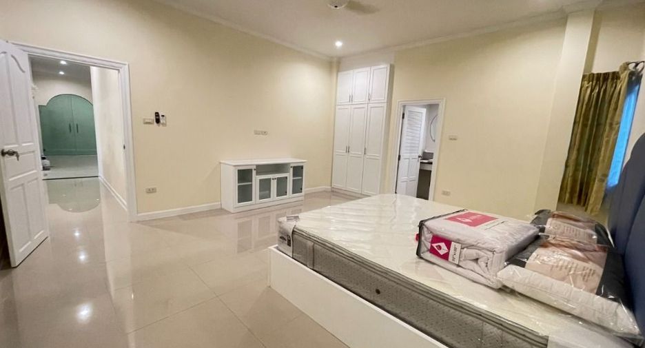 Haus zur Miete mit 5 Zimmer in Bang Lamung, Chonburi