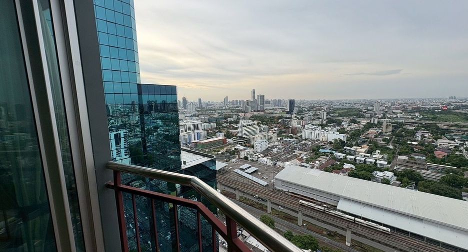 For rent 2 bedrooms condo in Watthana, Bangkok