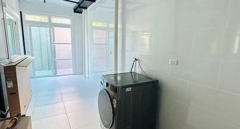 For rent 4 bedrooms house in Mueang Phuket, Phuket