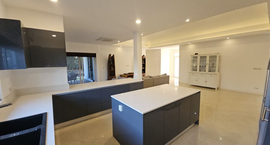 Villa en venta y en alquiler de 5 habitaciones en Bang Lamung, Chonburi