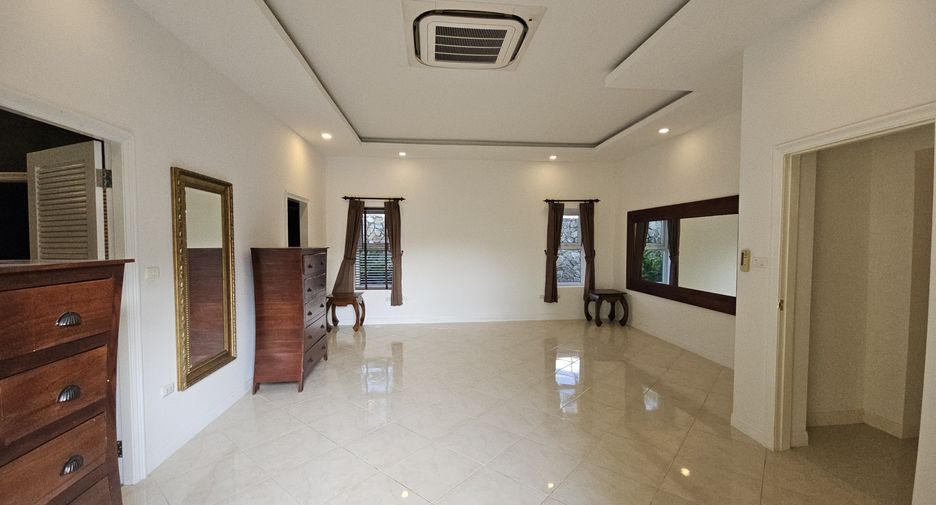 For sale and for rent 5 bedrooms villa in Bang Lamung, Chonburi