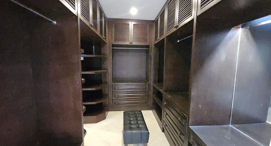 Villa en venta y en alquiler de 5 habitaciones en Bang Lamung, Chonburi