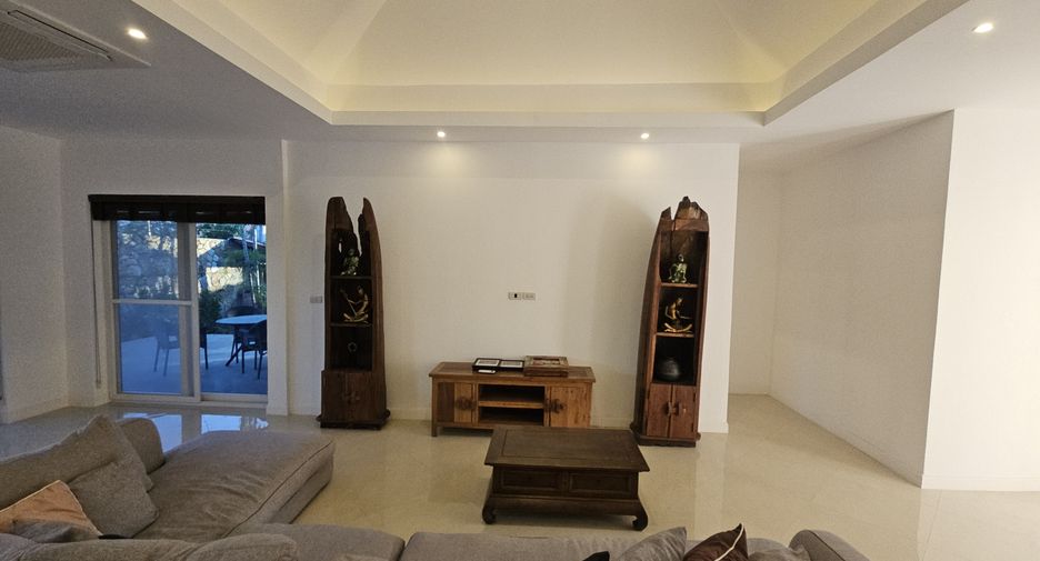 Villa en venta y en alquiler de 5 habitaciones en Bang Lamung, Chonburi