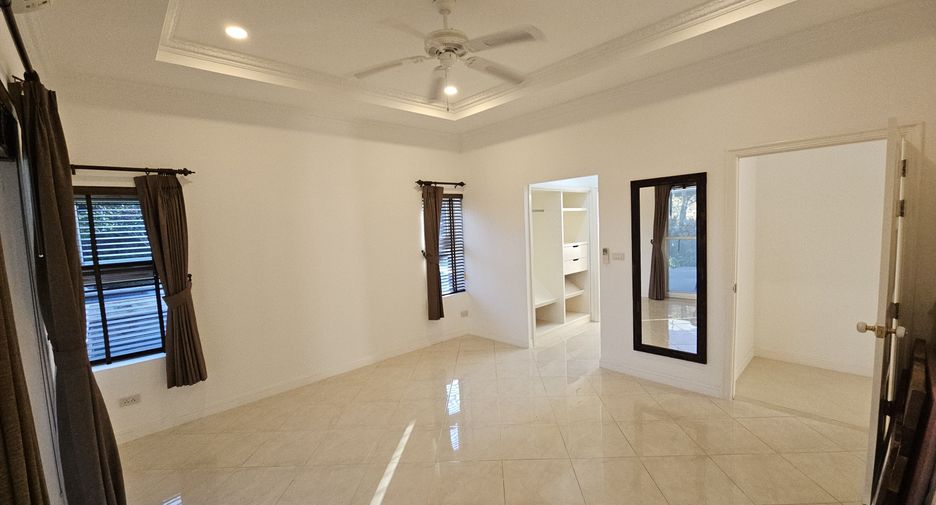 Villa en venta y en alquiler de 5 habitaciones en Bang Lamung, Chonburi