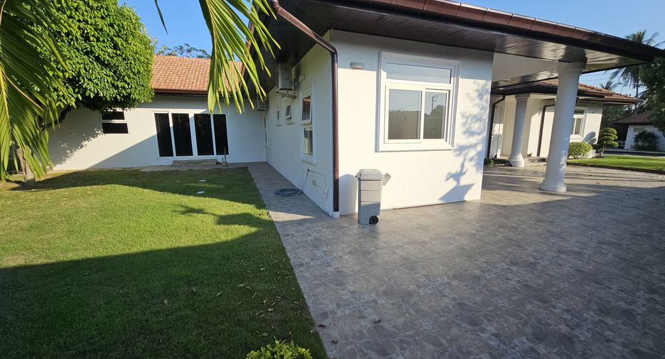 Villa en venta y en alquiler de 5 habitaciones en Bang Lamung, Chonburi