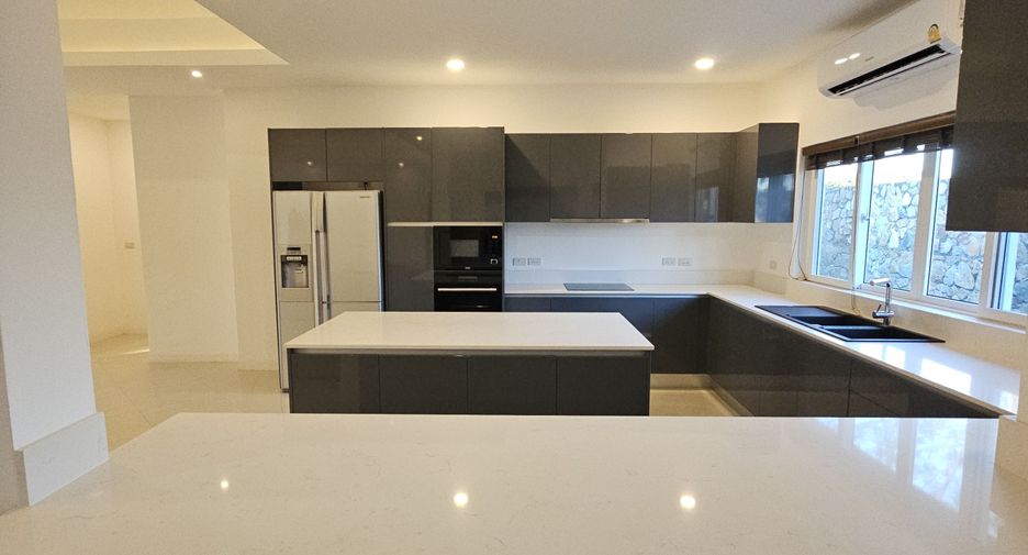 Villa en venta y en alquiler de 5 habitaciones en Bang Lamung, Chonburi