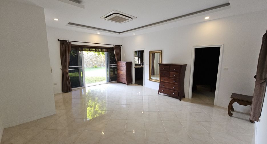Villa en venta y en alquiler de 5 habitaciones en Bang Lamung, Chonburi