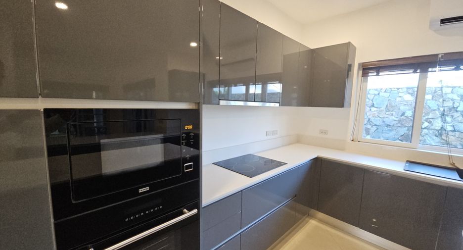 Villa en venta y en alquiler de 5 habitaciones en Bang Lamung, Chonburi