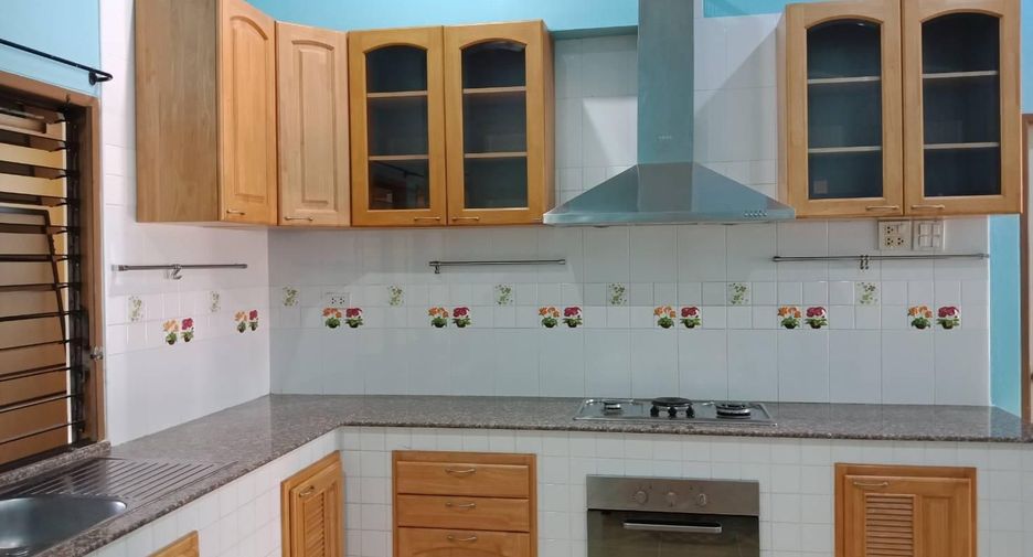 Casa en alquiler de 3 habitaciones en Mueang Phuket, Phuket