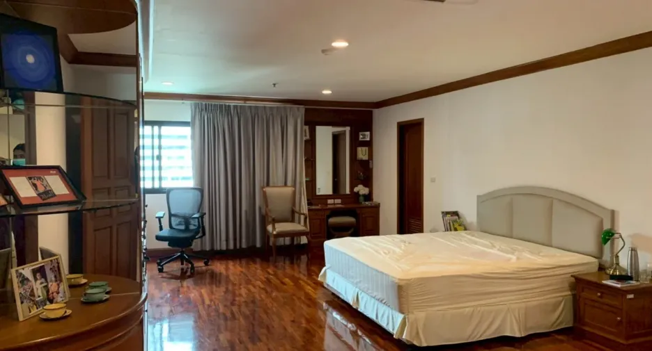 For rent 3 bedrooms condo in Watthana, Bangkok