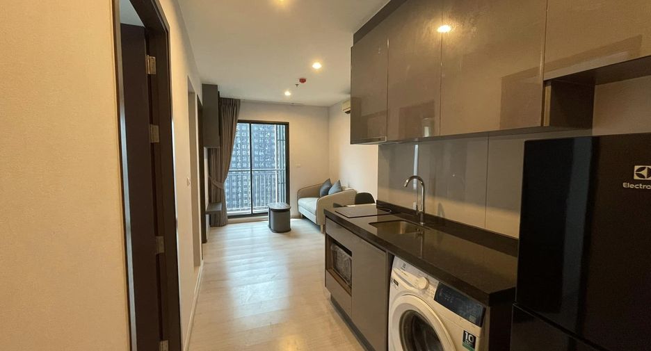 For rent 2 bedrooms condo in Huai Khwang, Bangkok