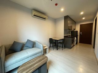 Condo en alquiler de 2 habitaciones en Huai Khwang, Bangkok