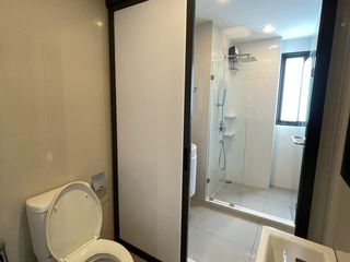 Condo en alquiler de 2 habitaciones en Huai Khwang, Bangkok