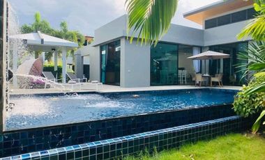 For sale 3 bedrooms villa in Mueang Phuket, Phuket