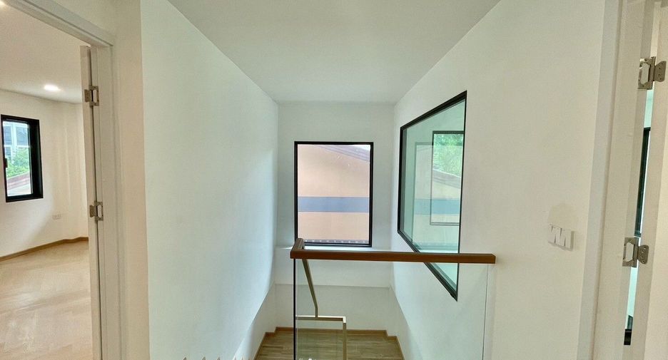 For sale 3 bedrooms house in Prawet, Bangkok