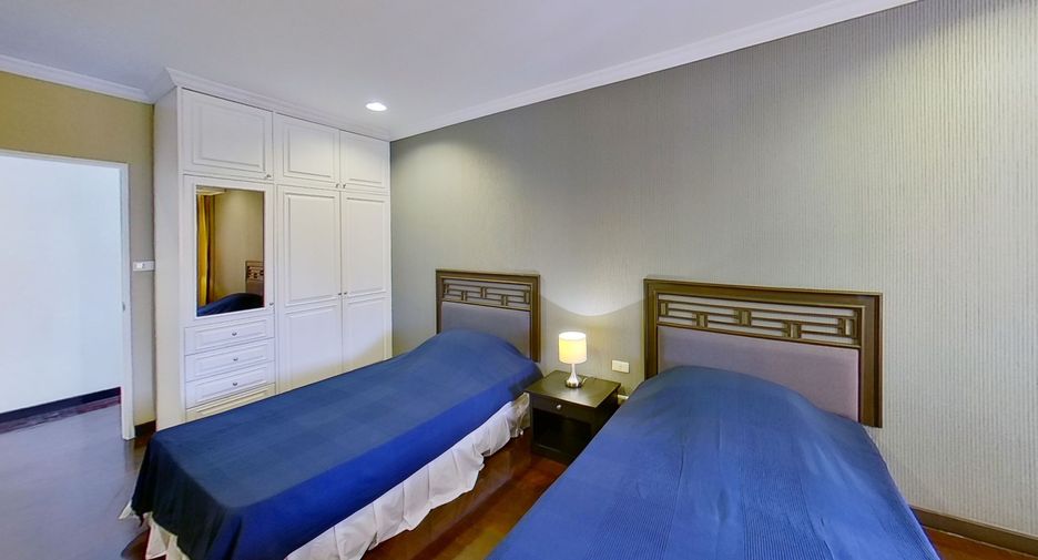 For rent 2 bedrooms condo in Khlong Toei, Bangkok