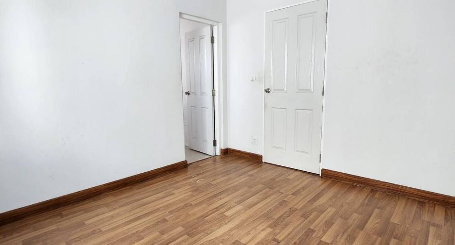 For sale 3 ベッドルーム townhouse in Bang Khen, Bangkok