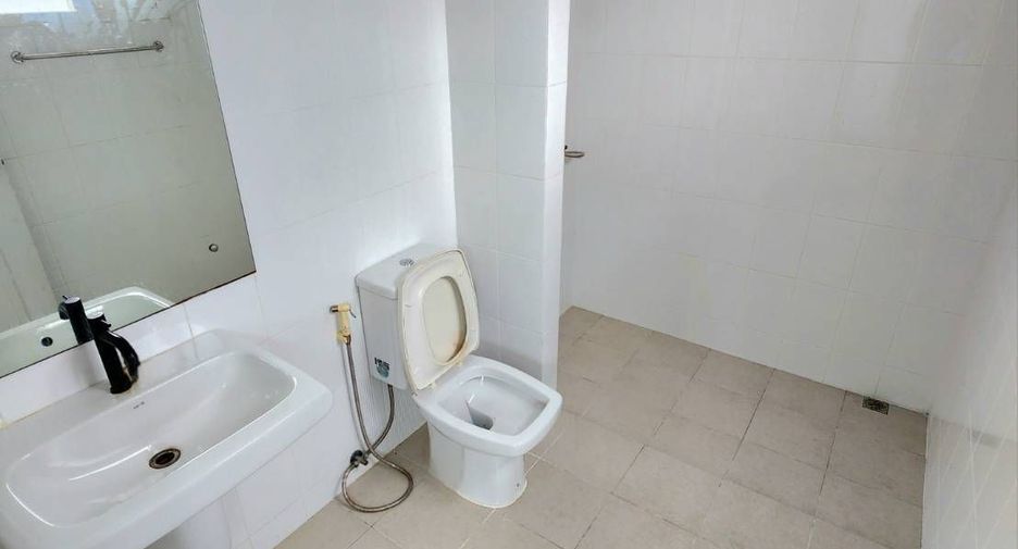 For sale 3 ベッドルーム townhouse in Bang Khen, Bangkok
