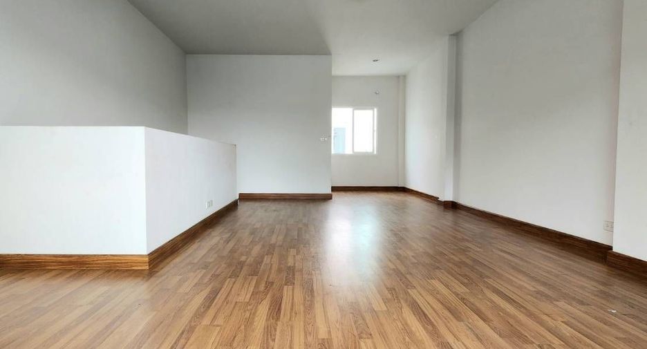 For sale 3 ベッドルーム townhouse in Bang Khen, Bangkok