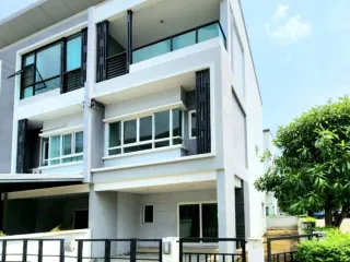 For sale 3 bedrooms townhouse in Bang Khen, Bangkok