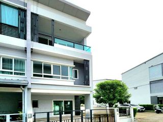 For sale 3 bedrooms townhouse in Bang Khen, Bangkok