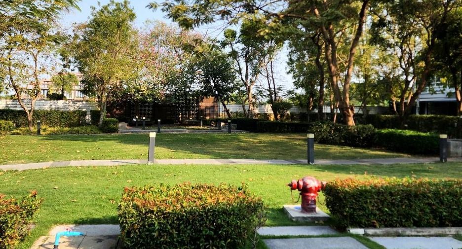 For sale 3 ベッドルーム townhouse in Bang Khen, Bangkok