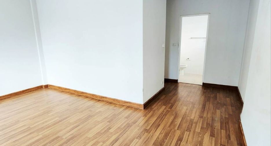 For sale 3 ベッドルーム townhouse in Bang Khen, Bangkok