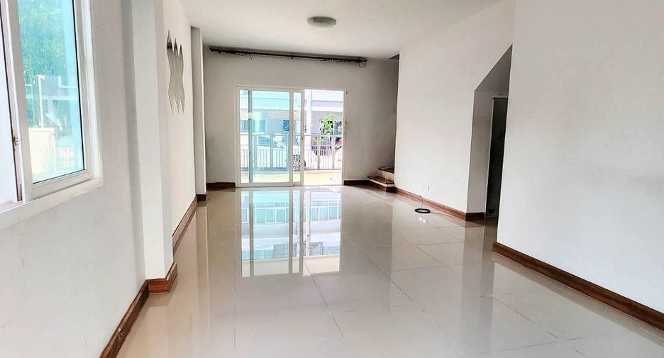 For sale 3 ベッドルーム townhouse in Bang Khen, Bangkok