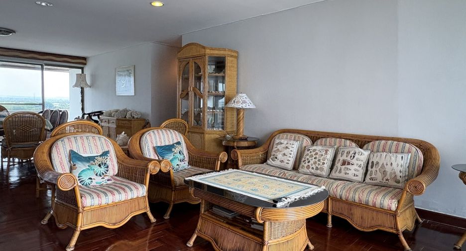Condo en venta de 3 habitaciones en Sattahip, Chonburi