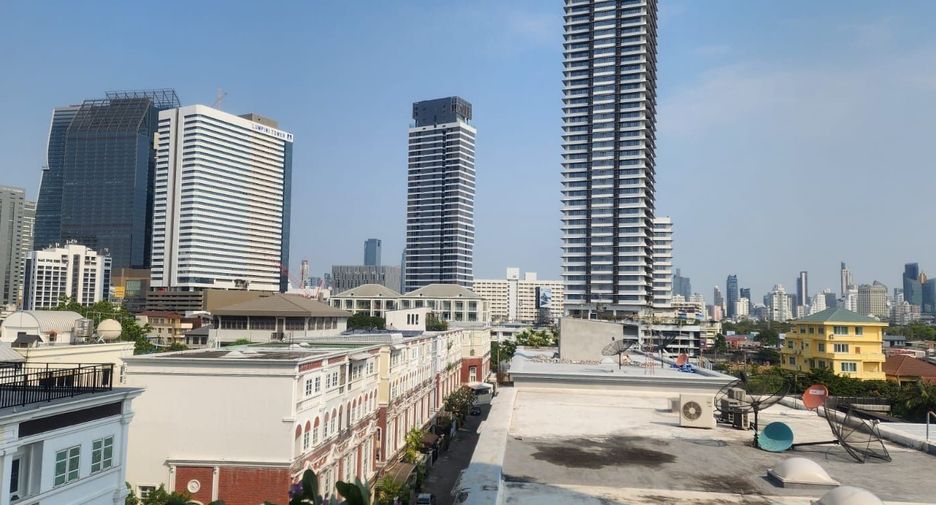 For sale 4 bedrooms condo in Sathon, Bangkok