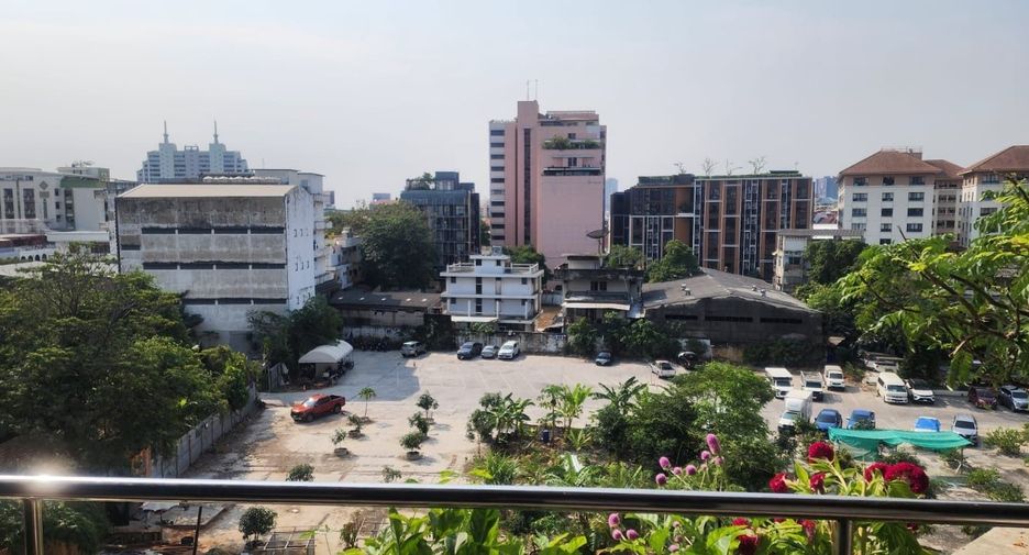 For sale 4 bedrooms condo in Sathon, Bangkok