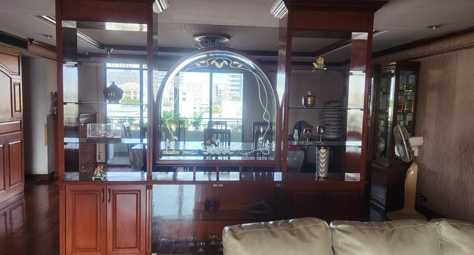 For sale 4 bedrooms condo in Sathon, Bangkok