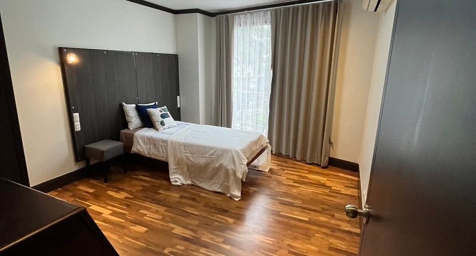 For rent 2 bedrooms apartment in Watthana, Bangkok