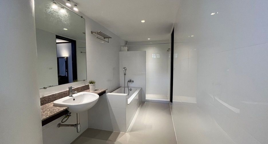 For rent 2 bedrooms apartment in Watthana, Bangkok