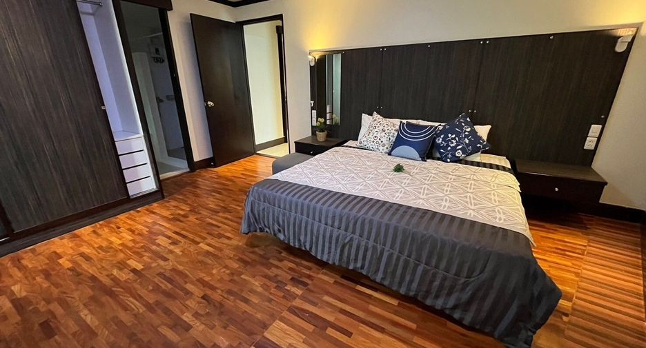 For rent 2 bedrooms apartment in Watthana, Bangkok