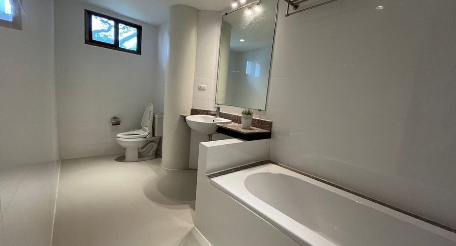 For rent 2 bedrooms apartment in Watthana, Bangkok