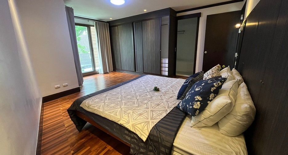 For rent 2 bedrooms apartment in Watthana, Bangkok