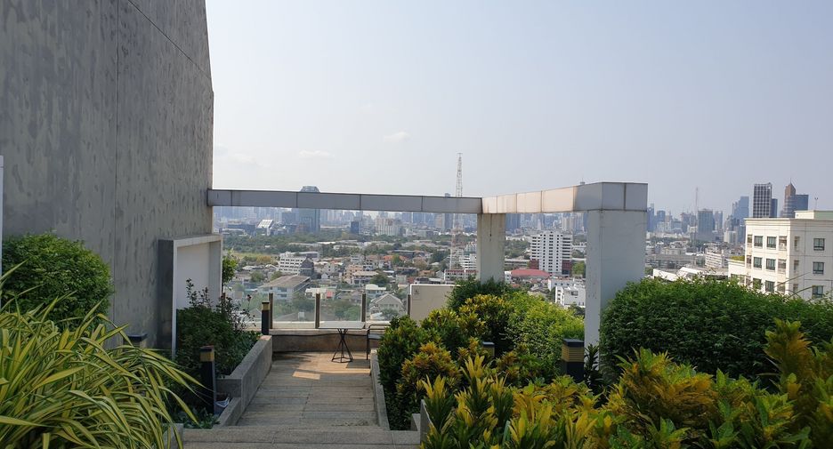 For sale 2 bedrooms condo in Phaya Thai, Bangkok