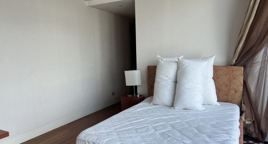 For rent 4 bedrooms condo in Pathum Wan, Bangkok
