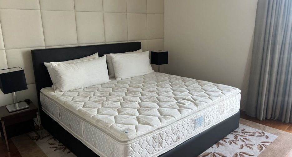 For rent 4 bedrooms condo in Pathum Wan, Bangkok