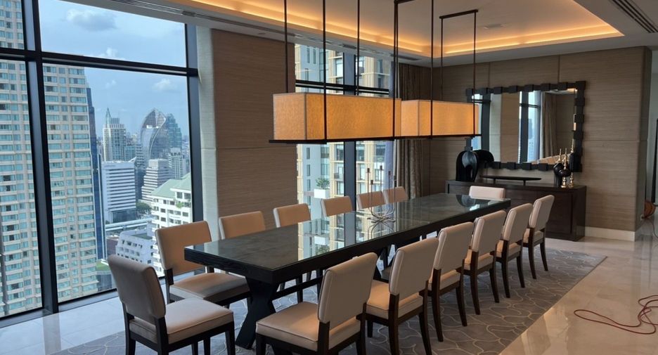 For rent 4 bedrooms condo in Pathum Wan, Bangkok