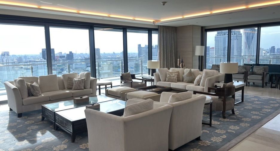 For rent 4 bedrooms condo in Pathum Wan, Bangkok