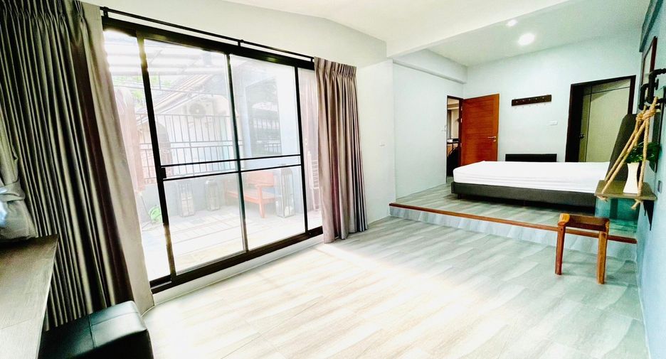 Casa adosada en alquiler de 4 habitaciones en Chatuchak, Bangkok