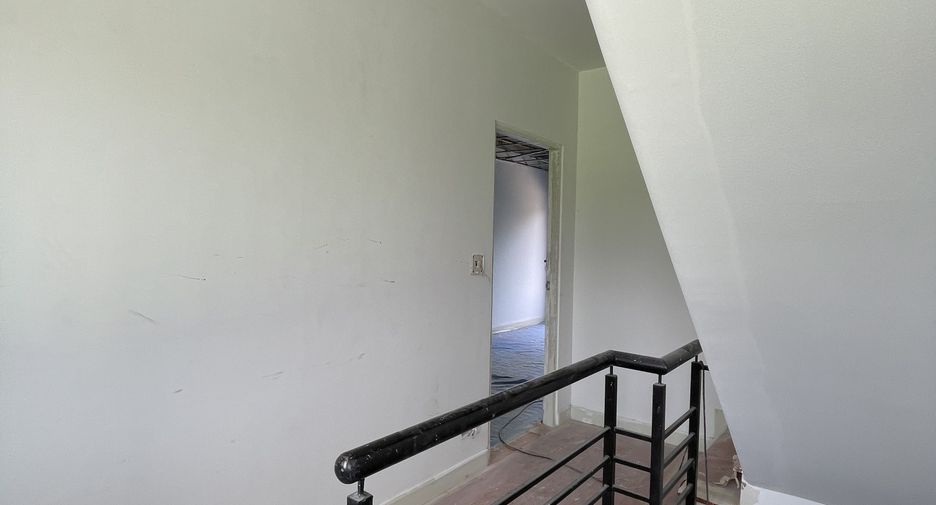 Haus zur Miete mit 3 Zimmer in Bang Khun Thian, Bangkok