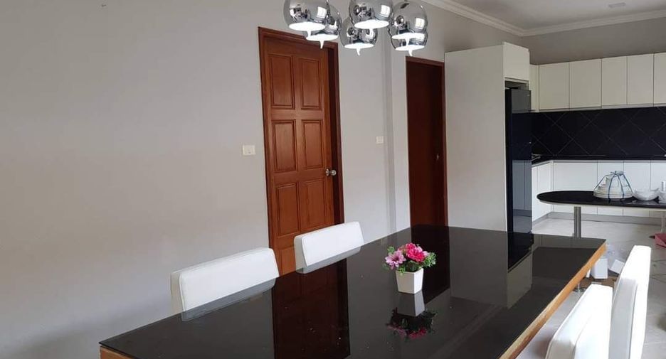 For rent 3 bedrooms villa in Bang Lamung, Chonburi
