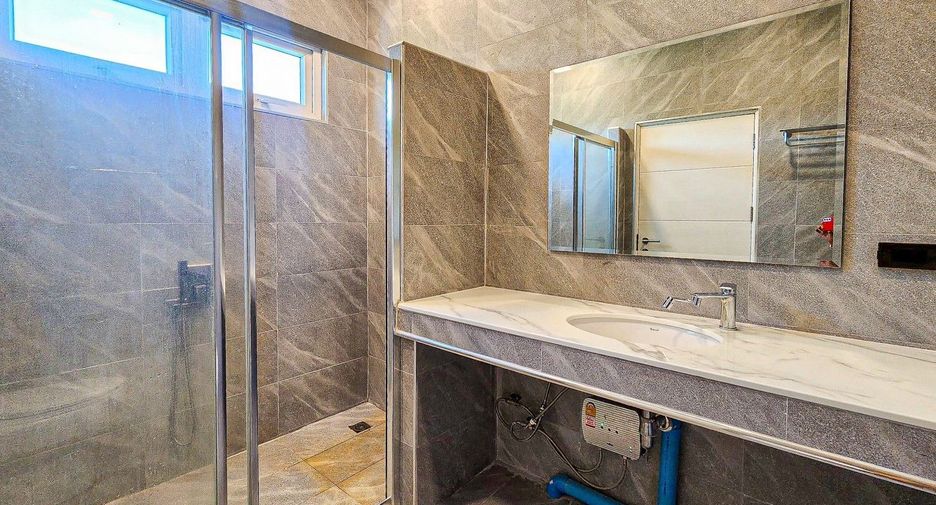 Haus zum Kauf mit 4 Zimmer in Bang Lamung, Chonburi